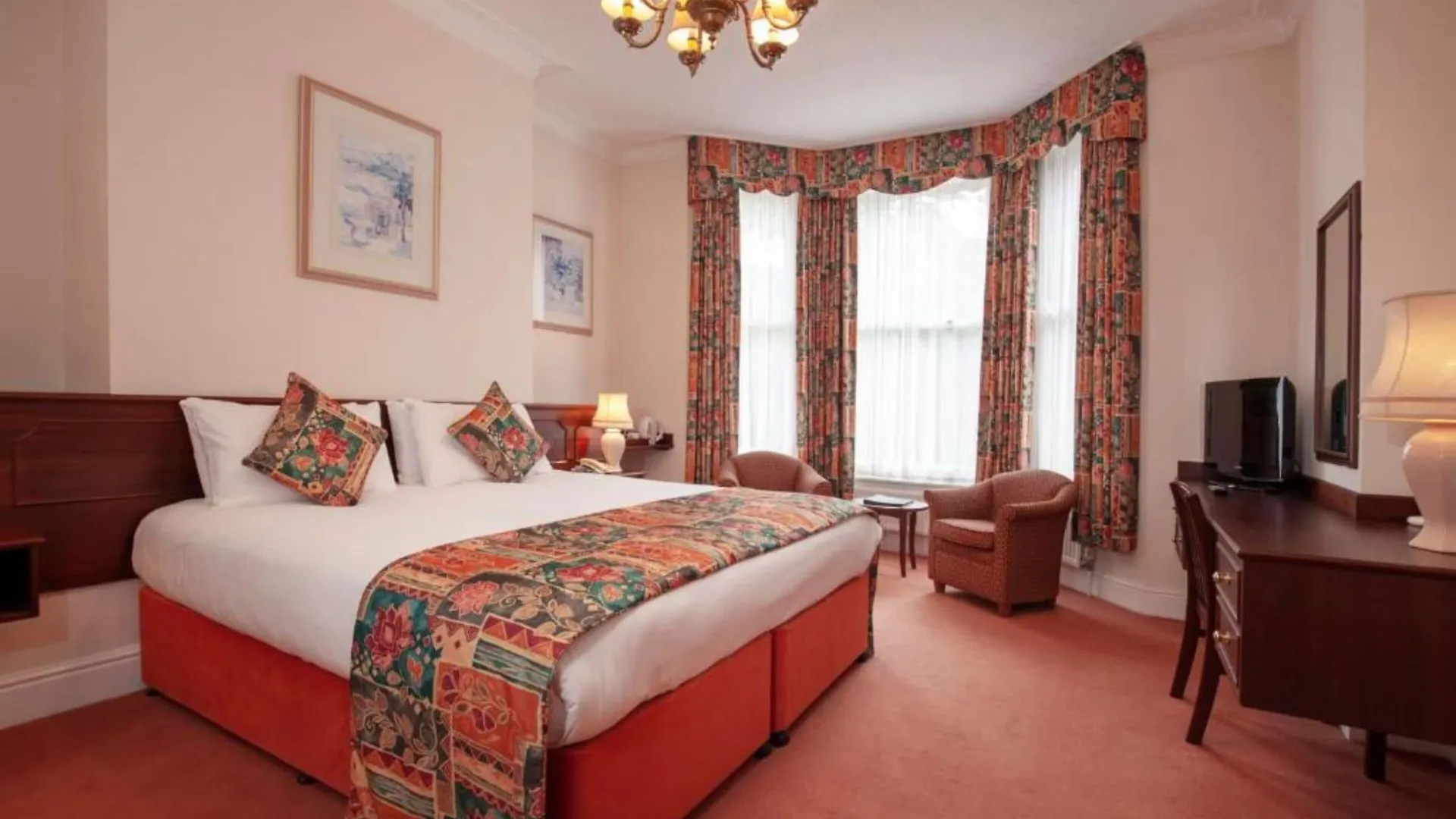 Arundel House Hotel CBG